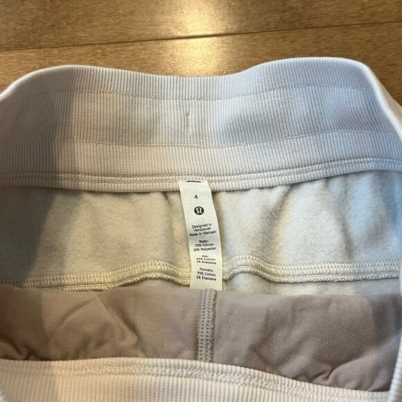 Lululemon Scuba Joggers Size 4 - Picture 5 of 6